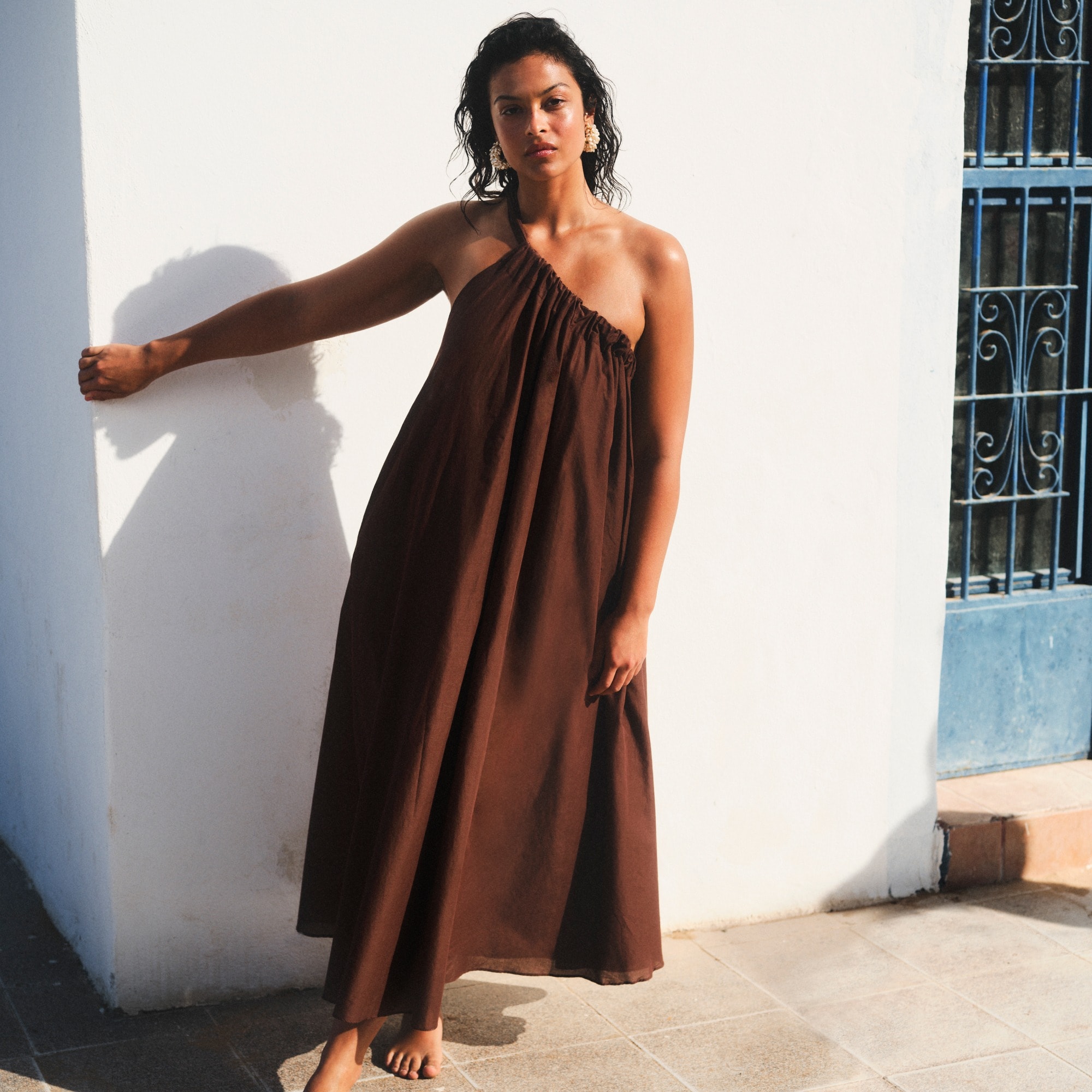  One-shoulder beach dress in cotton voile