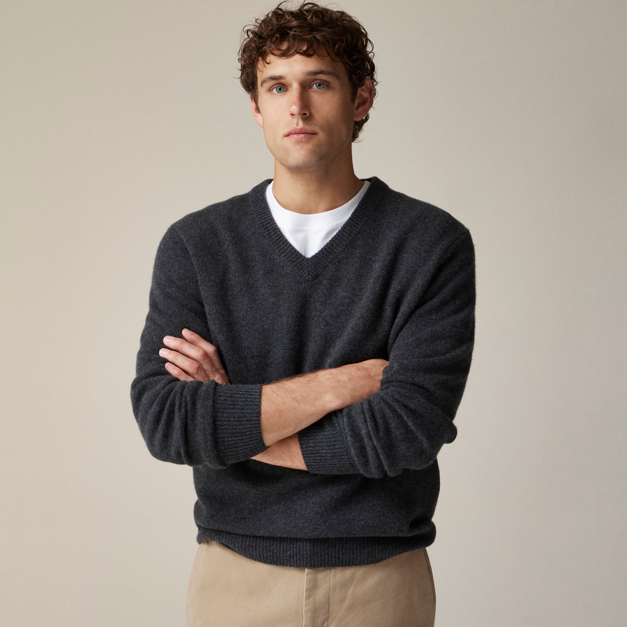 mens Relaxed midweight cashmere V-neck sweater